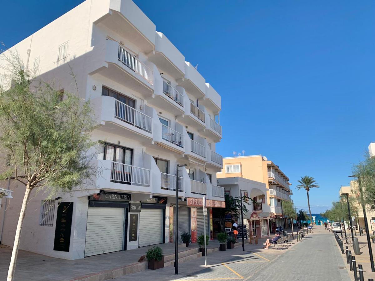 Apt Calmacabana A 50M Dal Mare Apartment Es Pujols Bagian luar foto